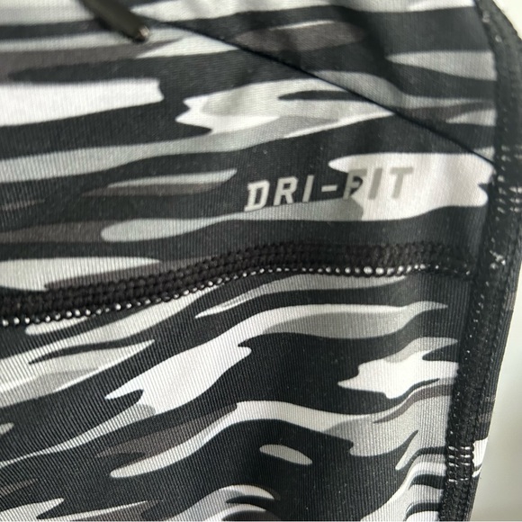 Nike Dri-Fit Ladies’ Activewear Capri Leggings - Size S - Picture 3 of 9